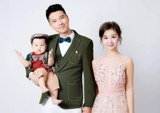 回顾李小萌:出道20年,与王雷相爱15年生一子,36岁怀二胎