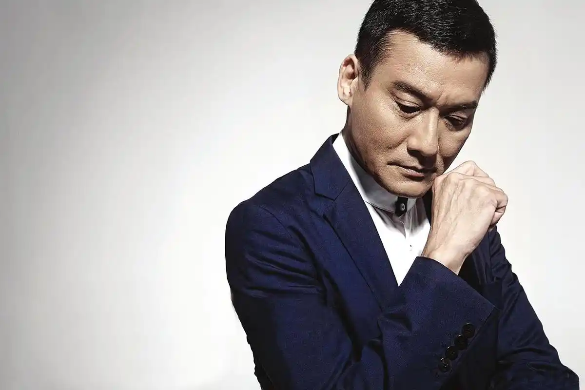 梁家辉,1958年2月1日出生于香港,祖籍广东,中国香港男演员,歌手.