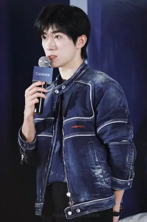 易烊千玺 yyqx 四字弟弟#清扬图, 新年快乐呀,弟弟@tfboys-易烊千玺