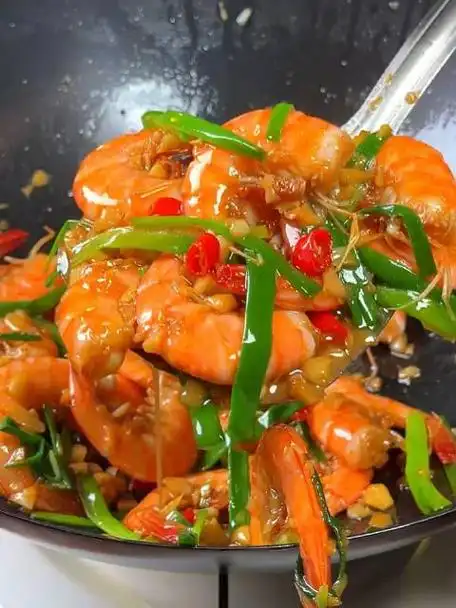 油爆蒜蓉虾正确做法蒜香浓郁操作简单做给孩子吃吧