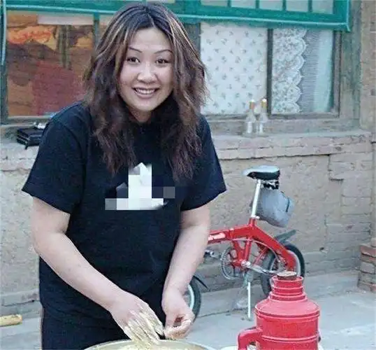 为了填补德云社这个无底洞,本来生活颇为优越的王惠,逐渐卖掉了自己的