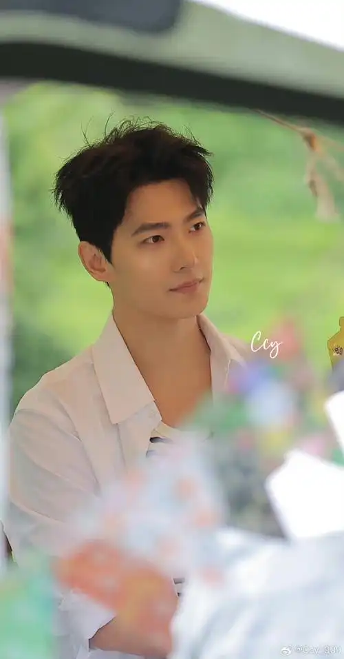 杨洋纯白西装大片##杨洋茶香男大