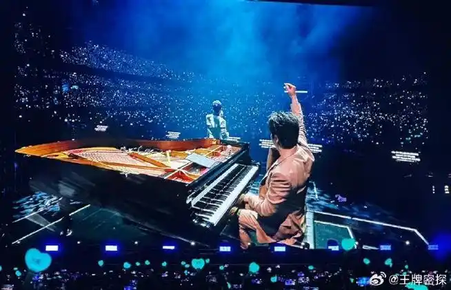 周杰伦半岛铁盒2002年现场##周杰伦总在太原演唱会原因##太原