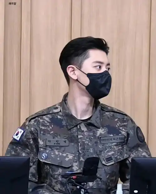 灿烈还一天就要就要退伍05