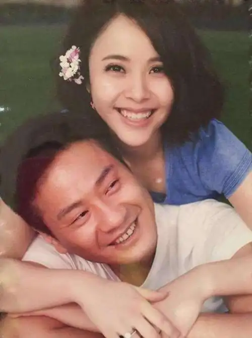 大23岁的刘威,嫁二婚演员当全职妈妈|邓婕|丁嘉丽|电影导演_网易订阅