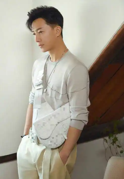 原创卢靖姗终于换发型长裙配长发优雅又女人难怪韩庚一直偷瞄