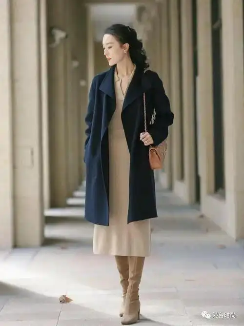 想显白就选藏蓝色大衣高贵优雅太有气质