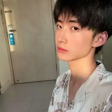 高清青春年少的现实真人头像男生图片