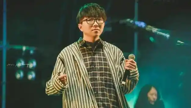 有人问毛不易在巨星暴富变瘦中选哪一个他的回答惊呆对方