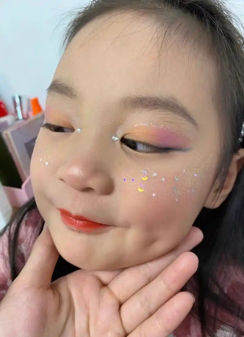 这个妆容35,大家说会贵?哎,班级里家长觉得我贵了!