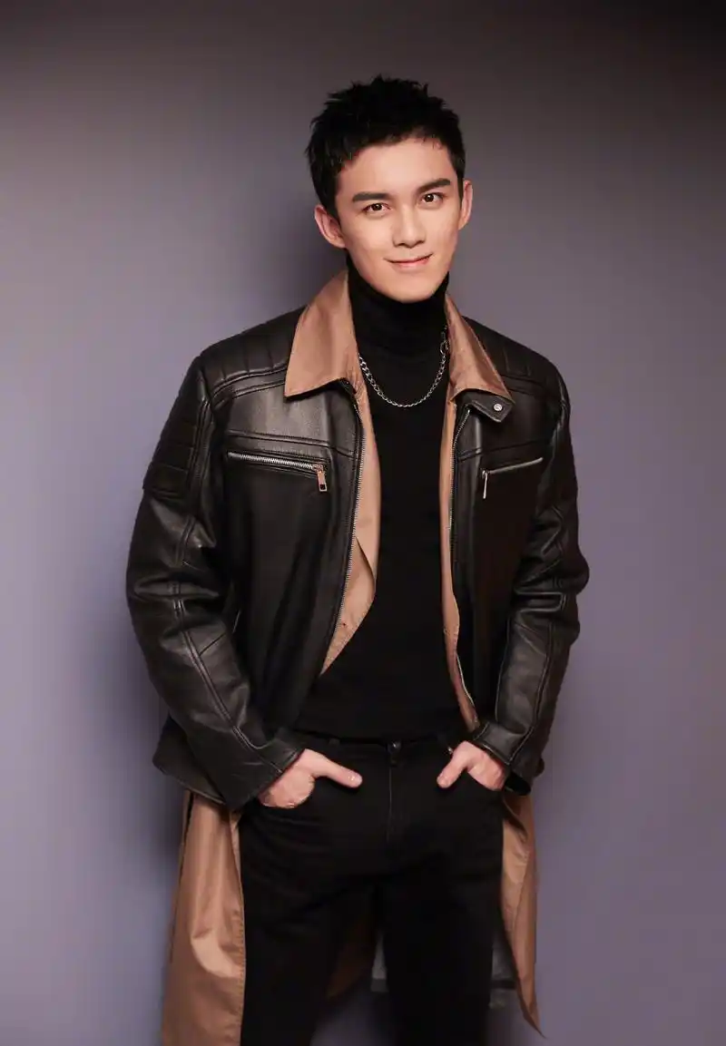 吴磊叠穿造型帅气写真图片16