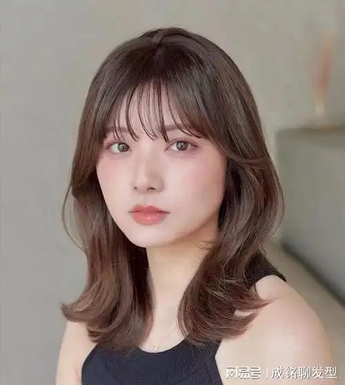 发型不对颜值报废试试这几款很火的中长发知性温柔又大气