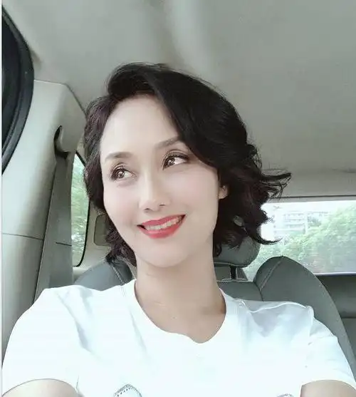 51岁李颖:女儿是奥运会冠军,丈夫是富豪,这样的人生谁能比|张翰|演员