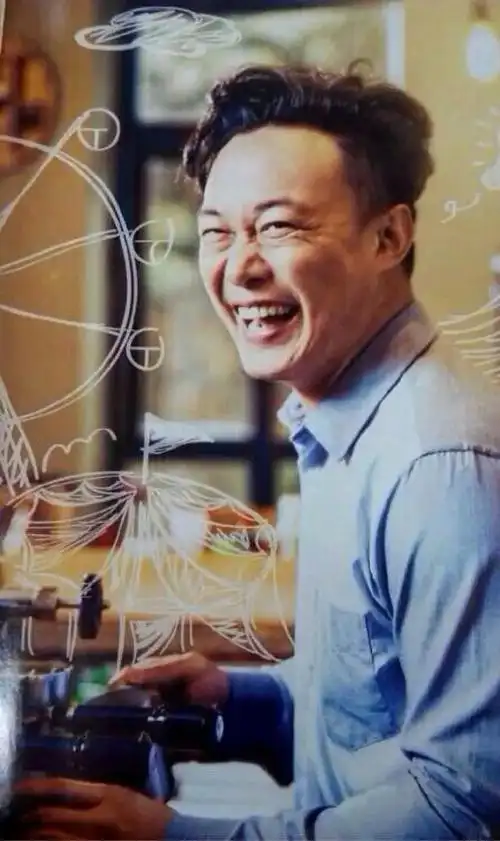 陈奕迅真是越老越可爱了,以前他唱的每一首歌都可以当铃声,现在他的每