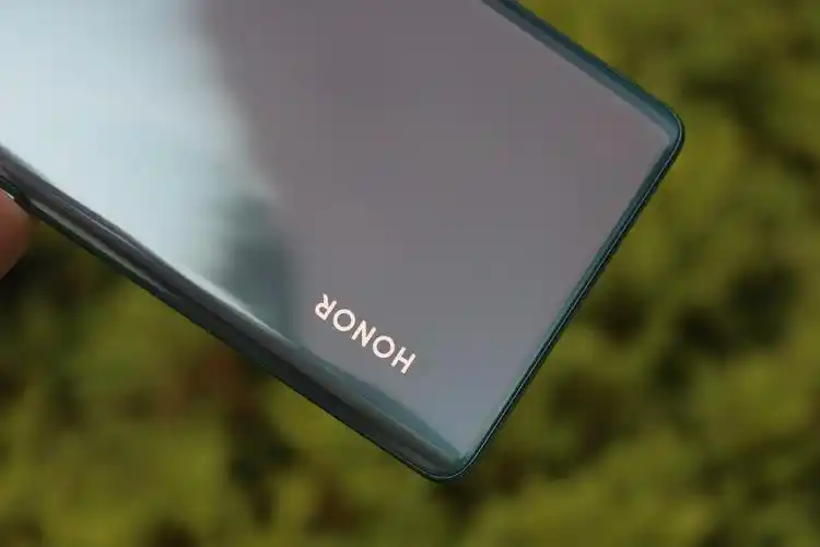 荣耀magic3再曝猛料骁龙888plus环形5镜头眼神杀控制音量