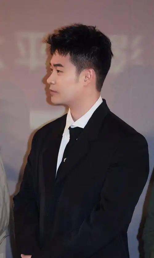 演员陈赫,综艺感爆棚,气氛担当,来看写真照吧