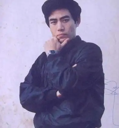 回顾陈宝国:38年无绯闻,一生只爱一个人,儿子不火成最大心病