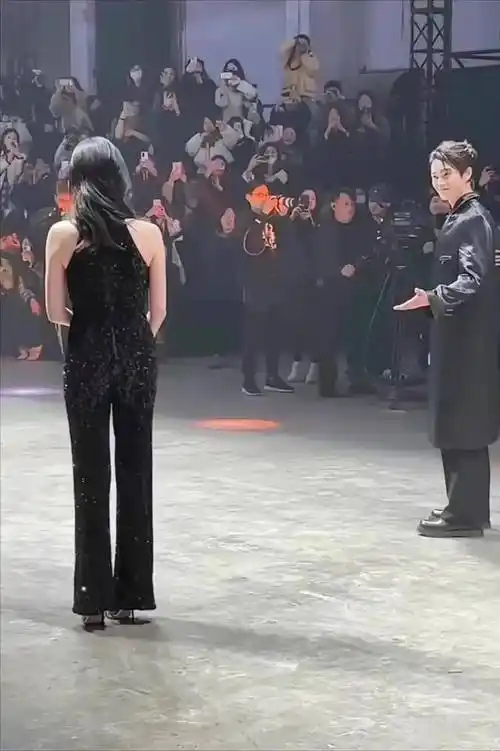 连气场也完全不输国际超模_奚梦瑶_身高_魅力