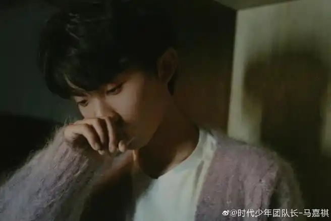 现在的你就是最美的颜色@时代少年团队长-马嘉祺#马嘉祺紫色开衫九宫