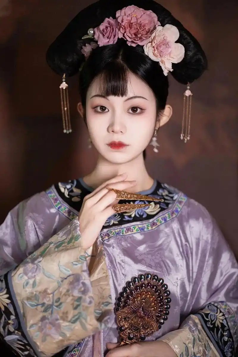 清末时期 #写真 #旗头发型教程  爱了爱了  - 抖音