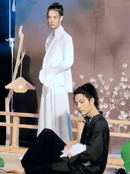 时尚芭莎这两人真的绝了!bjyx#博君一肖#cr.logo偶像宣言的微博视频