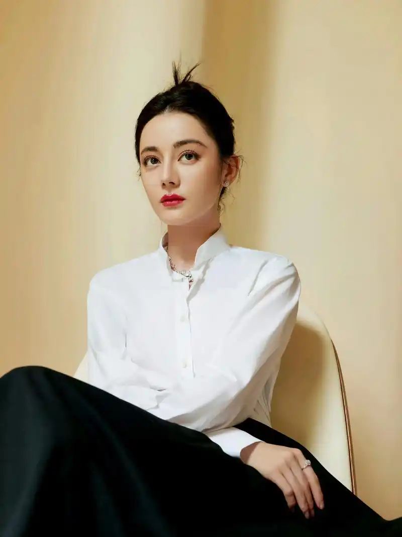 迪丽热巴 x 时尚芭莎年度派对大片.解析:bazaar ic - 抖音