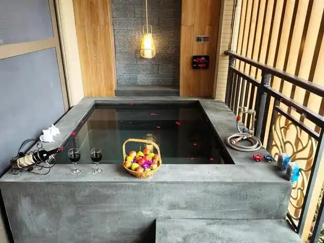 西溪森林温泉度假村1间1晚早餐美食晚餐阳台自带私家温泉泡池无限次