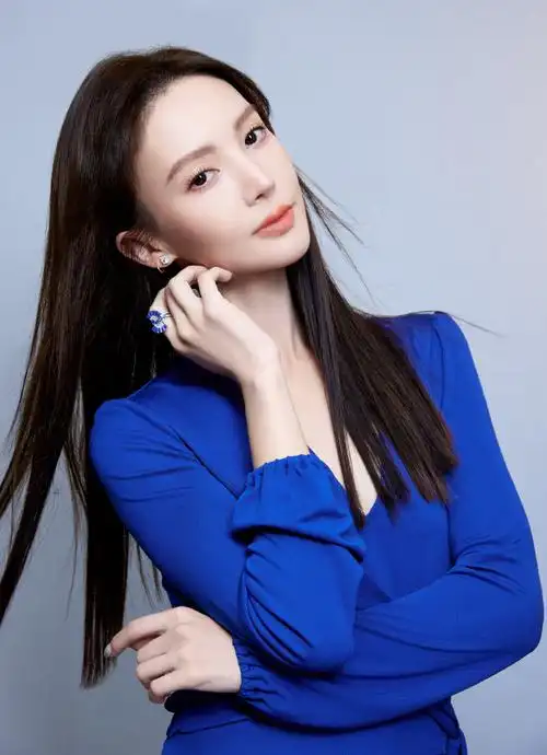 金晨春日谷雨写真##金晨身材曲线