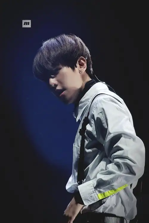 边伯贤壁纸 图源微博 侵删 拿图收藏