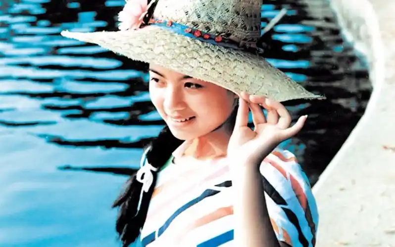 【张也】【2004影音周刊】一只见了就想撸秃噜毛的美喵【共3p】