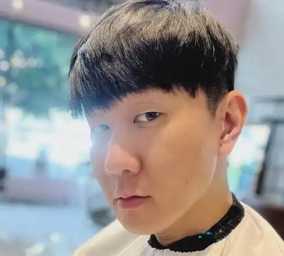 林俊杰唱歌只是爱好,一场演唱会赚几十亿,他的生活普通人不敢想