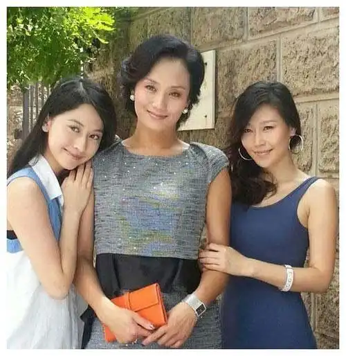 儿子是张翰女儿是奥运冠军54岁的她才是人生赢家她是谁