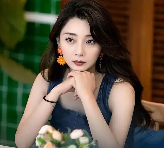 殷桃曾是金狮奖最年轻得主却被入狱的前夫拖累如今怎样了