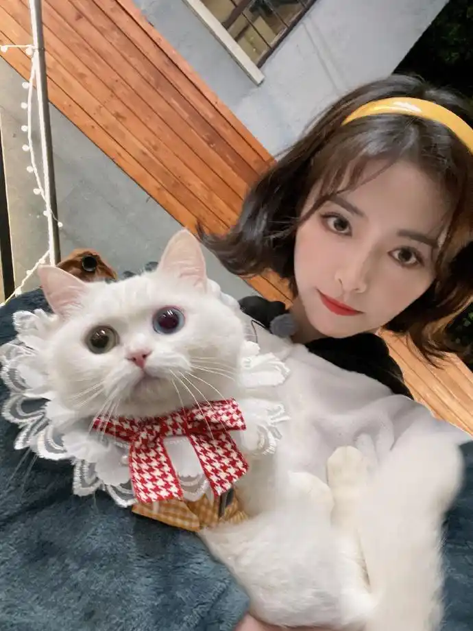 专访丨许佳琪我是充电型偶像只在舞台续航