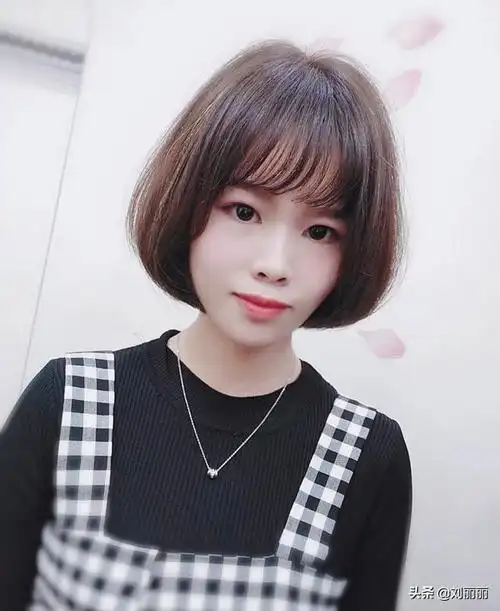 女人到了30岁,短发就选这几款,让你越活越年轻