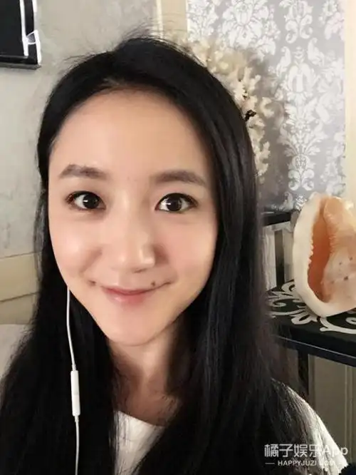 近期她最火的剧应该是去年的《秀才遇到兵》了,主演有李晨,沙溢和.