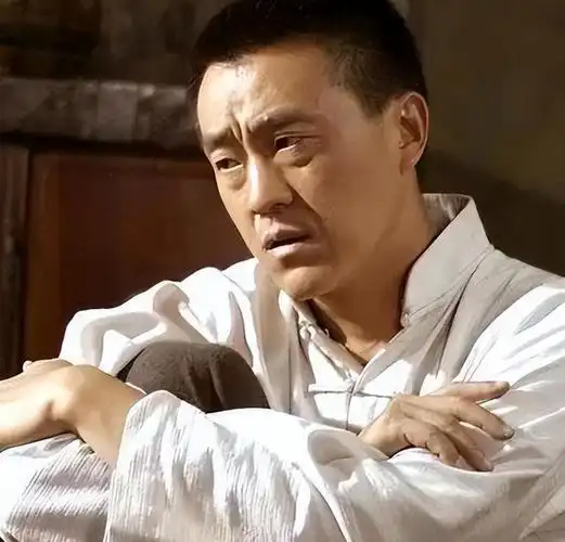 何冰:结婚几十年从没有过绯闻,看到妻子是她,就"不足为奇"了