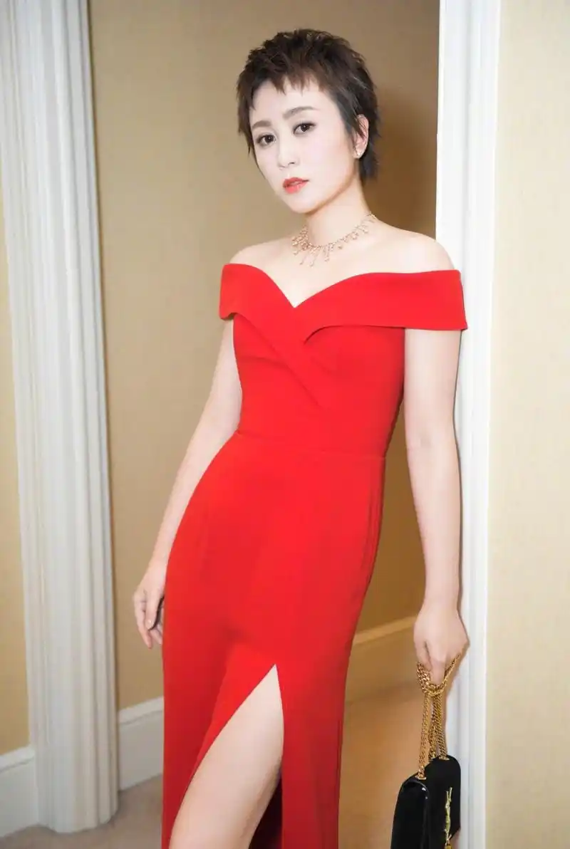 马丽性感起来有另一番韵味