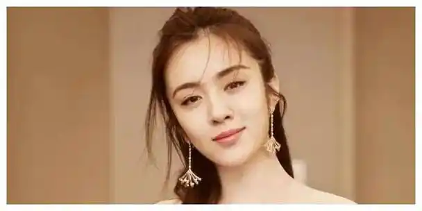 王晓晨荧幕女王胡歌张嘉译献吻倾倒前缘续写