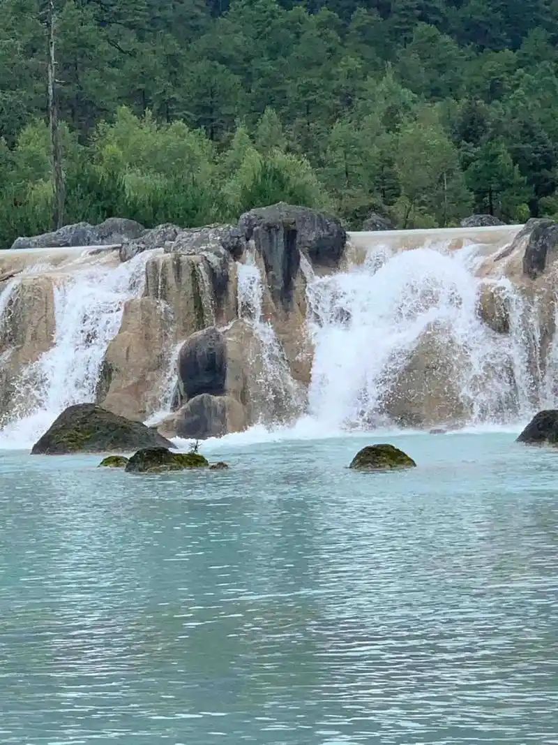 一杯水,你渴的时候,它贵如黄金,你不渴时,觉得它寡然无味.一束阳光