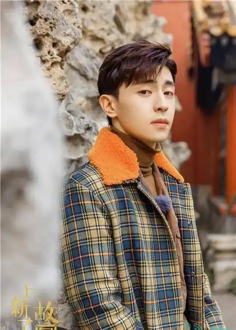 原创邓伦全新暖冬造型帅气上线新一期节目值得期待