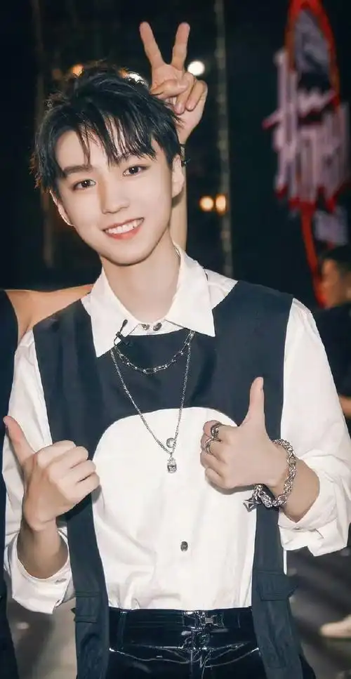 王俊凯##王俊凯比赞为高考生加油