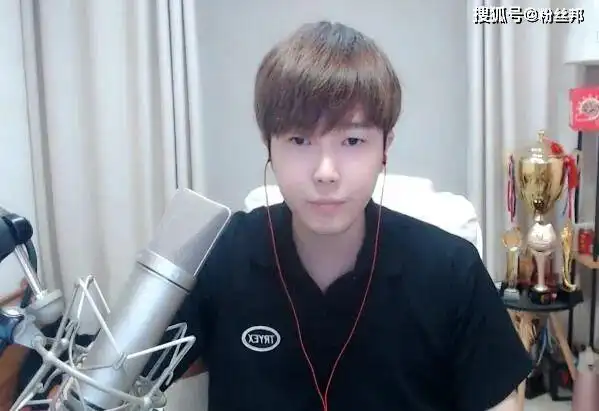 原创虎牙主播大年初一被封我这辈子没出过国集梦阿布又说错话违规