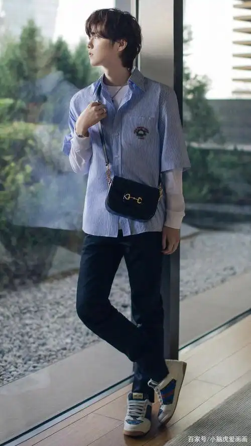 鹿晗:春日少年上线 侧颜精致眉目如画