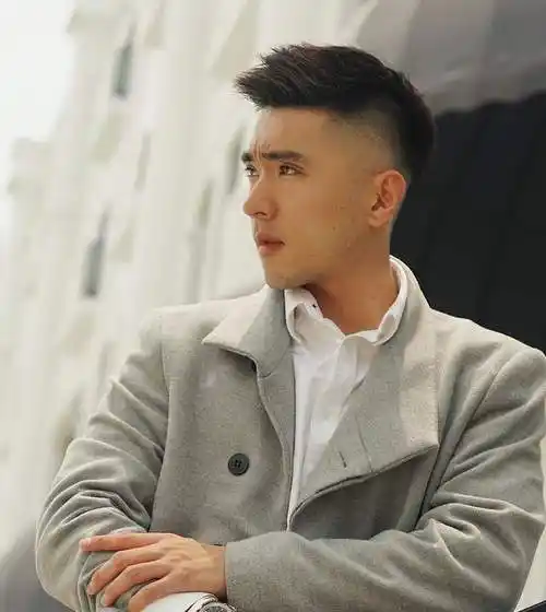 男生"两边剃短"发型超帅气,21年剪这5款新造型,尽显潮男范