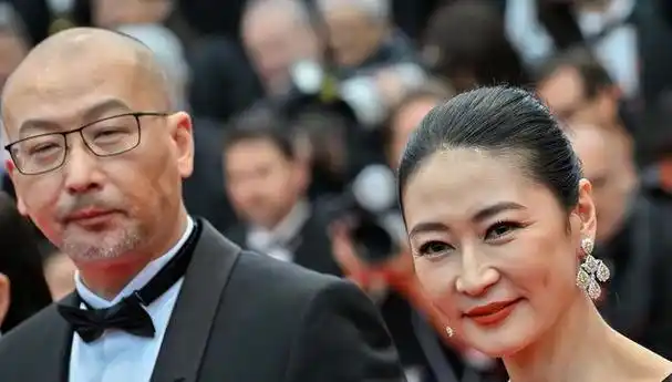 戛纳电影节红毯,彭于晏显老,巩俐,唐嫣,佟丽娅都输给一个网红