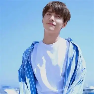 帅哥生活照片真实头像图片时尚潮流男生真人高清微信图片大全