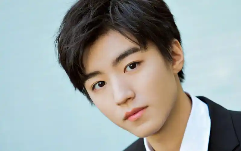 王俊凯帅气养眼写真图片桌面壁纸