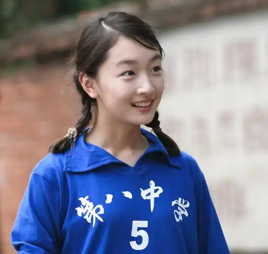 周冬雨出道十三周年