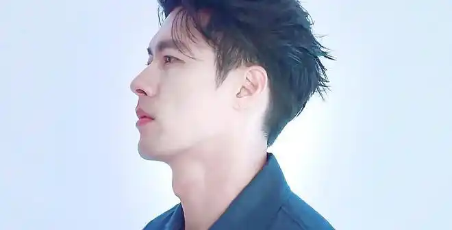 玄彬侧颜杀帅照高挺鼻梁微翘睫毛穿白t清爽男友百想禁欲菁英